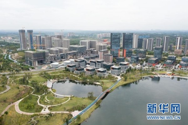 兴隆湖畔的科研机构建筑大楼群(2022年9月21日摄,无人机照片)。新华社记者江宏景 摄