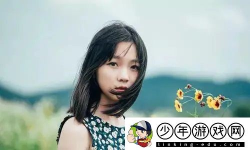宝宝扶着水池乖乖让爸爸洗头：温馨场景与洗护小贴士，让宝宝在愉快的氛围中养成良好的生活习惯。