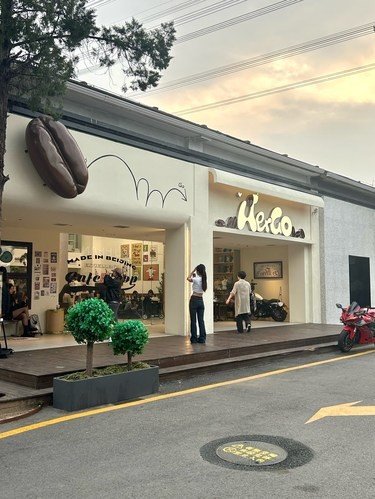 可爱程度爆表的宠物超友好咖啡店