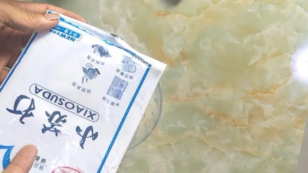 洗衣服前倒点它，多脏的衣服洗完都和新的一样，太实用了
