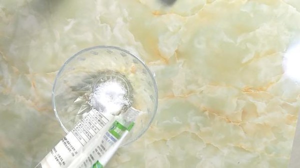 洗衣服前倒点它，多脏的衣服洗完都和新的一样，太实用了