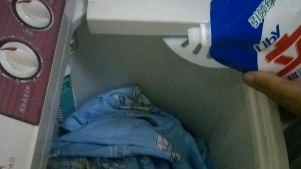 洗衣服前倒点它，多脏的衣服洗完都和新的一样，太实用了