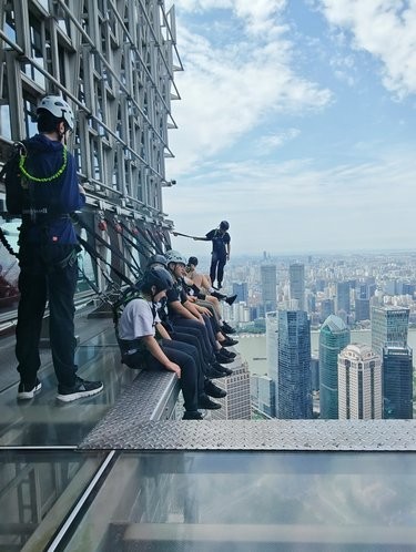 在340米高空漫步云端！