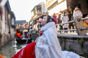 周庄游记图文-「桥如虹,水如空, 侧船篷,使江风」梦回周庄·寻觅年味记