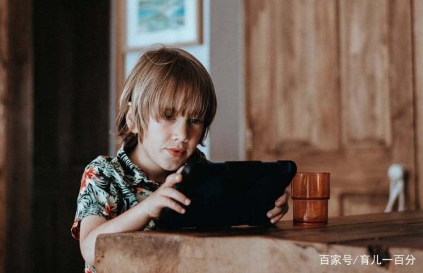 可以让孩子们动手制作的12个简单的节日工艺品！