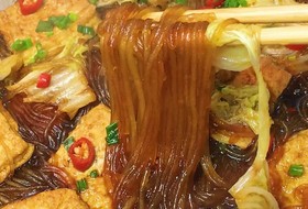 天冷了,一定要来锅热乎乎的白菜粉条炖豆腐