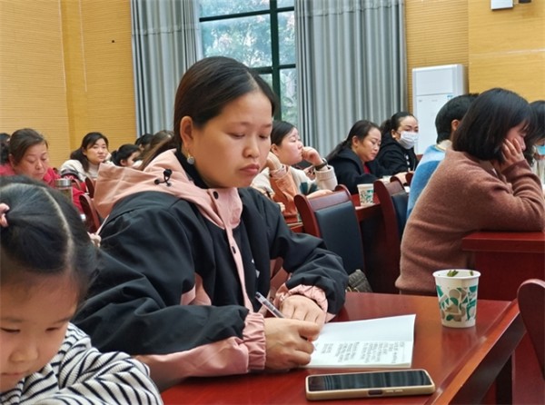 好家教引领好未来——廉政家风“艺”起学