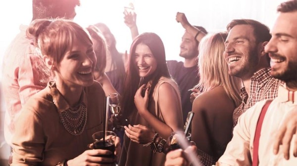 habilidades sociales en una fiesta