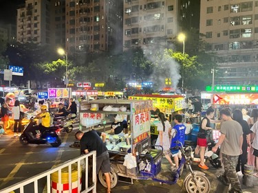 坪洲C出口的地摊可恐怖了