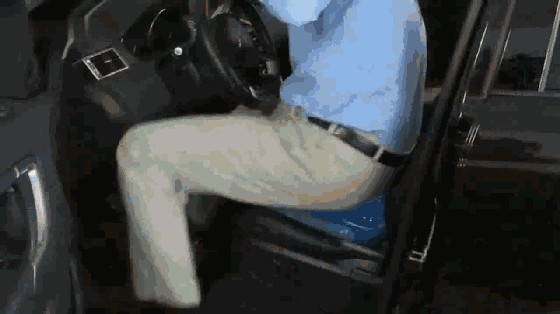 汽车内部容易积灰尘，汽车内饰保养要点，内饰的清洁护理很重要-有驾