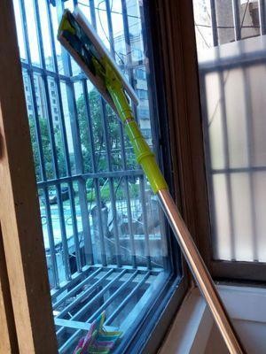 玻璃没擦几天又脏了？教你一清洁小绝招，轻松擦的干净透亮不落灰