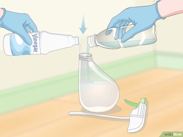 Step 1 将水和白醋倒入喷瓶里混匀。