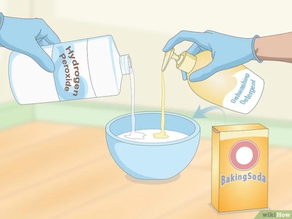 Step 1 将双氧水、洗洁精和小苏打混在一起。