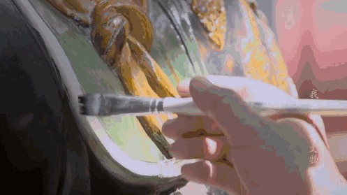 我在故宫修文物.gif