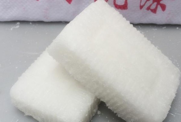 吃饭时，衣服滴上油怎么处理最聪明，送你几个小妙招