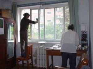 擦玻璃