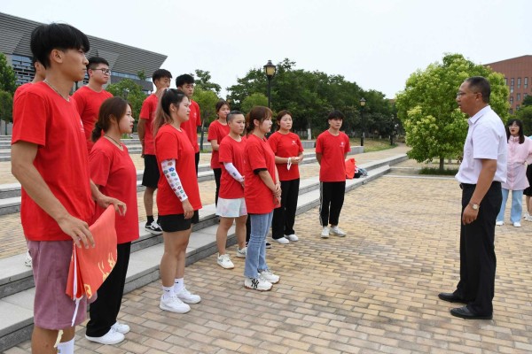 2021.7.6 弘扬体育精神 助力乡村体育振兴小组 洛阳师范学院 送行前谈话(1).jpg