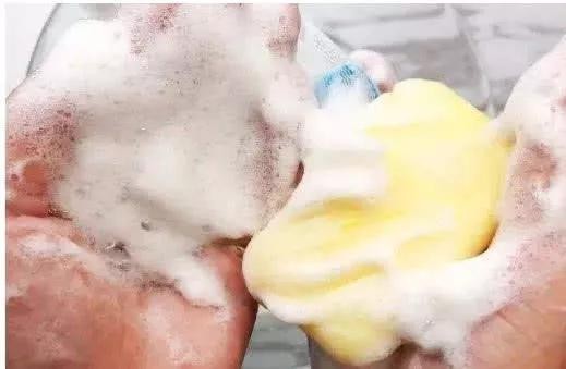 厨房地上的油拖不干净怎么办？生活里这些妙招，知道对你没坏处