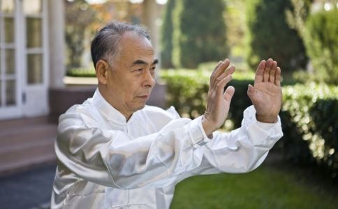 老人吃什么降血压 降血压食物有哪些 老人降血压的方法