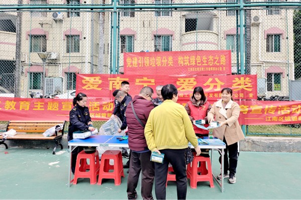 宣传现场。黄曦摄
