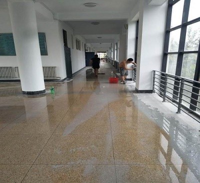 南京鼓楼区家庭保洁 打扫卫生预约热线 地板打蜡 擦窗户玻璃