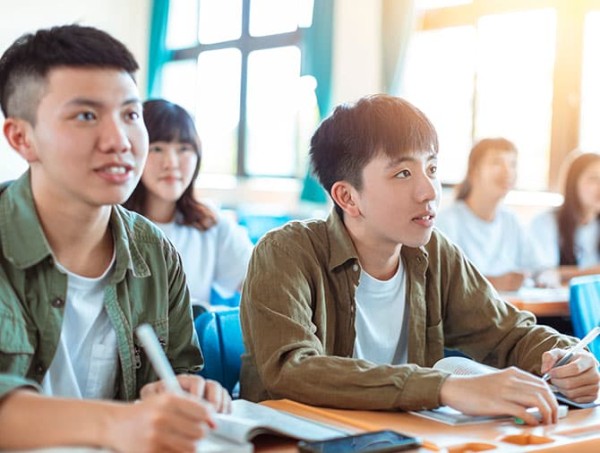 2023年去英国留学一年生活费是多少?赶紧来看看钱都花在哪里?