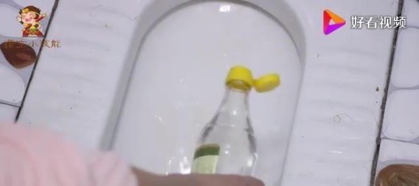 只需撒一把，不管马桶多脏多黄，几分钟就焕然一新
