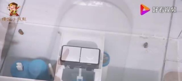 只需撒一把，不管马桶多脏多黄，几分钟就焕然一新