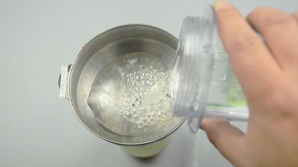 家里家具容易落灰尘，老保姆教我一招，一擦就干净，还不易落灰