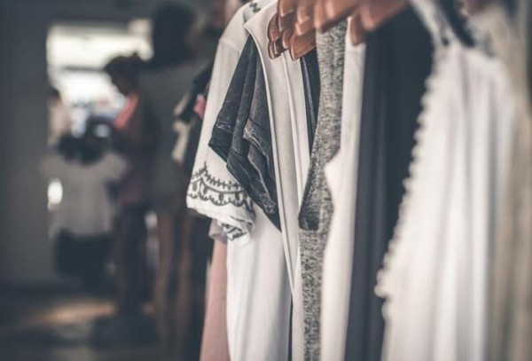 新买的衣服掉色怎么办？5招帮你搞定它