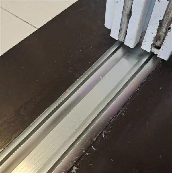 地轨推拉门