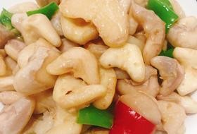 清炒嫩菱角,味道甘甜,小孩子好喜欢吃