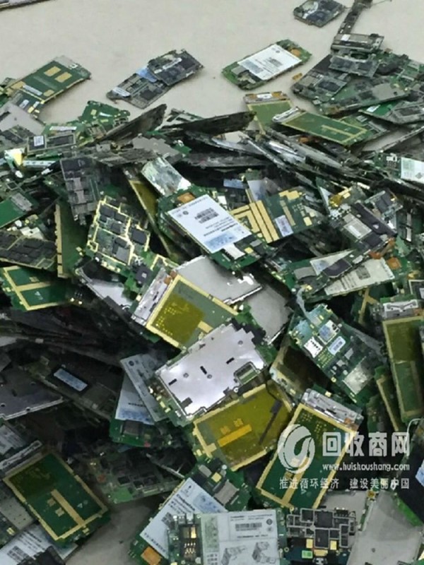 大量电子产品回收