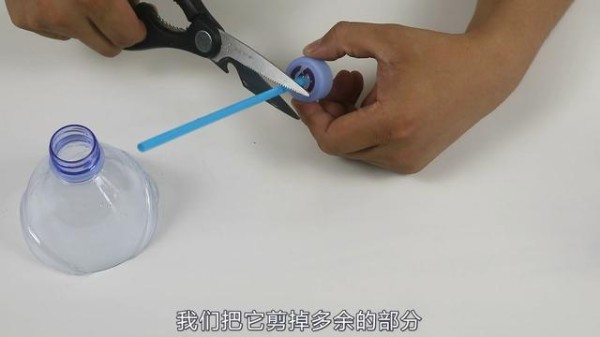 手机耳机孔有灰尘难清理？教你用吸管做成清理神器，简单好用