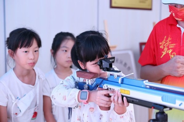 全民健身，乐享生活 济南市全民健身中心青少年射击公益活动进社区