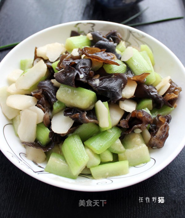 ｛健康素食｝丝瓜炒木耳的做法