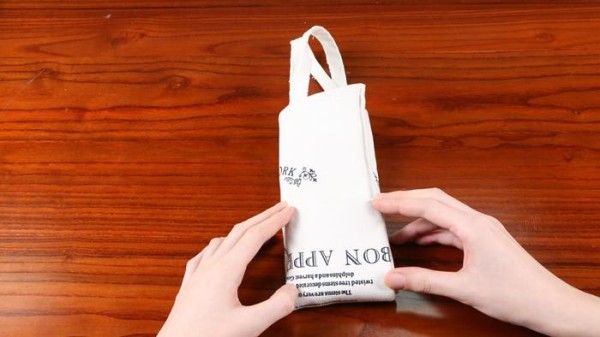 生活小妙招，快速整理家里的购物袋手提袋，现在看见回家就能用到