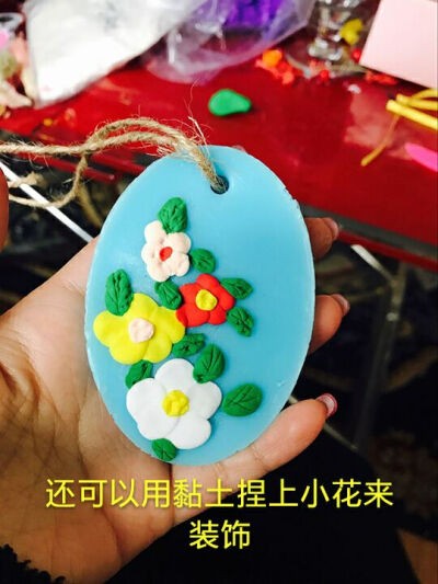  lwowlife创意手工生活馆是一家综合的手工DIY创意生活馆，DIY便是”DO IT YOURSELF“译为顾客可以亲手制作的意思！ lwowlife创意手工生活馆便是这样一家综合的手工DIY潮流店！有兴趣的可以百度搜索优加手作哦~