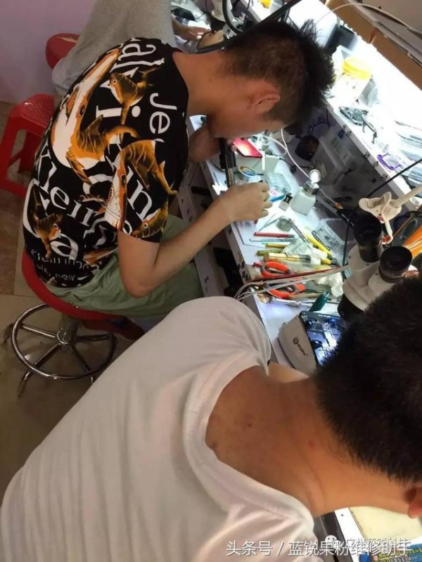手机维修入行15年，资深老师傅的维修感慨
