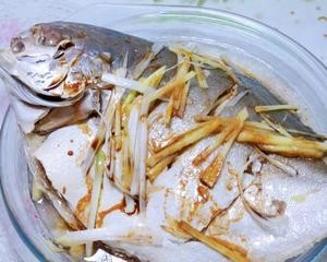 宝宝辅食:清蒸金鲳鱼的做法 步骤4