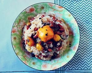 素食主义者—花生板栗蛋黄糯米饭的做法 步骤3