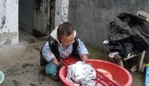 不管衣服有多脏，教你一个“土方法”，洗完后比新买的还干净