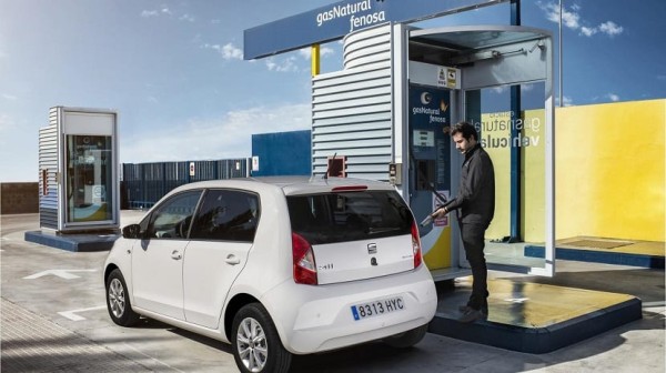 Coche al gas natural para eficiencia energética