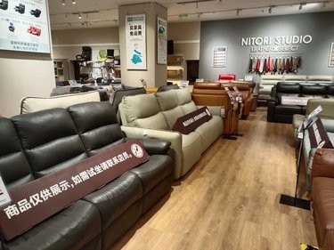 好家伙，硬生生搞得商家挂出提示牌