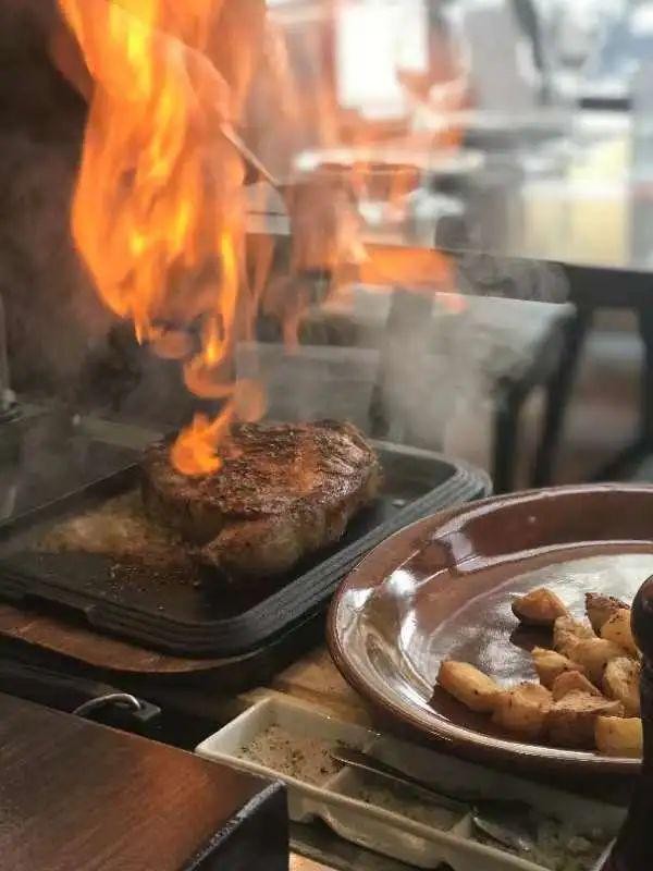 在厂里制作美食，轻松赚钱的秘诀大揭秘