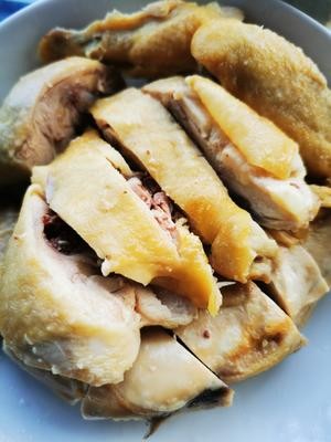 非常简单的电饭煲干蒸鸡的做法 步骤4