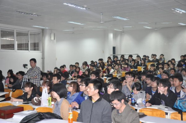 天津大学讲座现场座无虚席.JPG