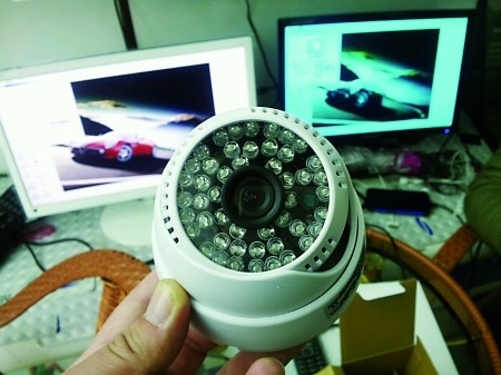 摄像头一旦与互联网相连都容易被黑客入侵 记者 张路桥 摄