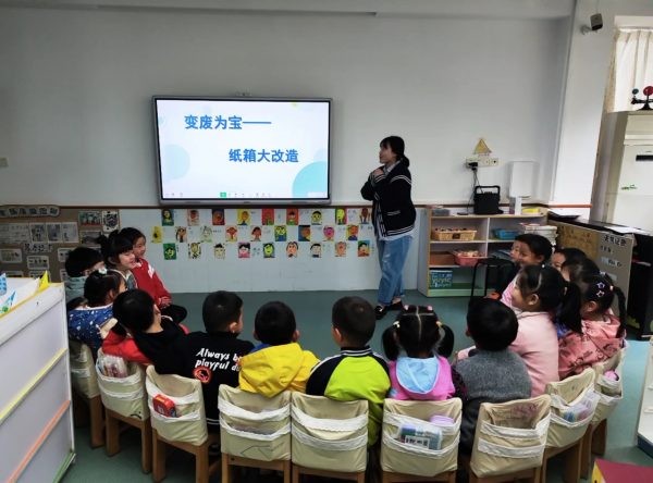 七星岗街道社工站开展“旧物新生”变废为宝环保手工制作活动