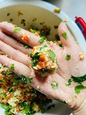 万物皆可捏的素菜丸子~的做法 步骤6